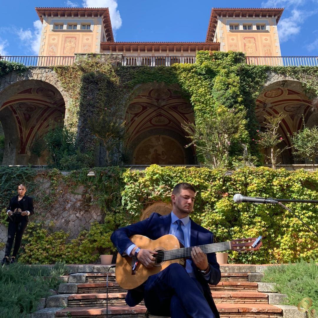 Carlos Clemente - Cantantes, Espectáculos, Instrumentos